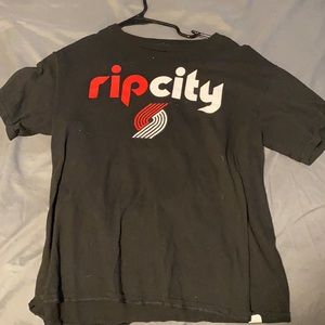 large but is pretty much a medium feeling